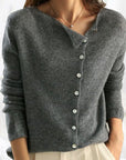 Asymmetrische Strickjacke mit modernem Schnitt 0