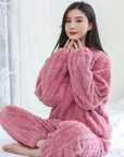 Elegantes Pyjama Set für entspannte Nächte 0