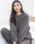 Elegantes Pyjama Set für entspannte Nächte 1