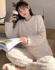 Elegantes Pyjama Set für entspannte Nächte 5