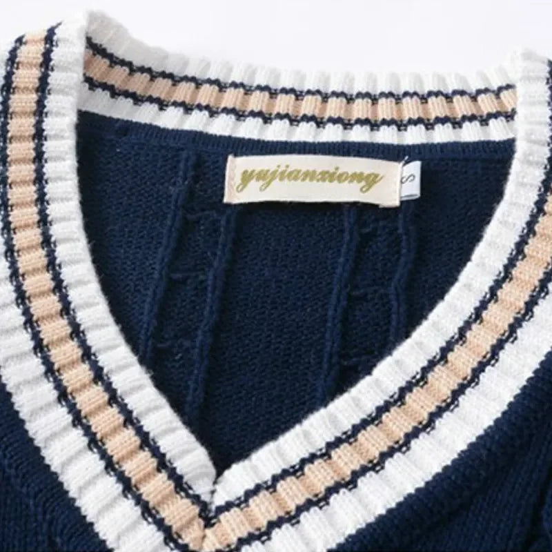 Ärmellose Strickweste mit V-Ausschnitt 4