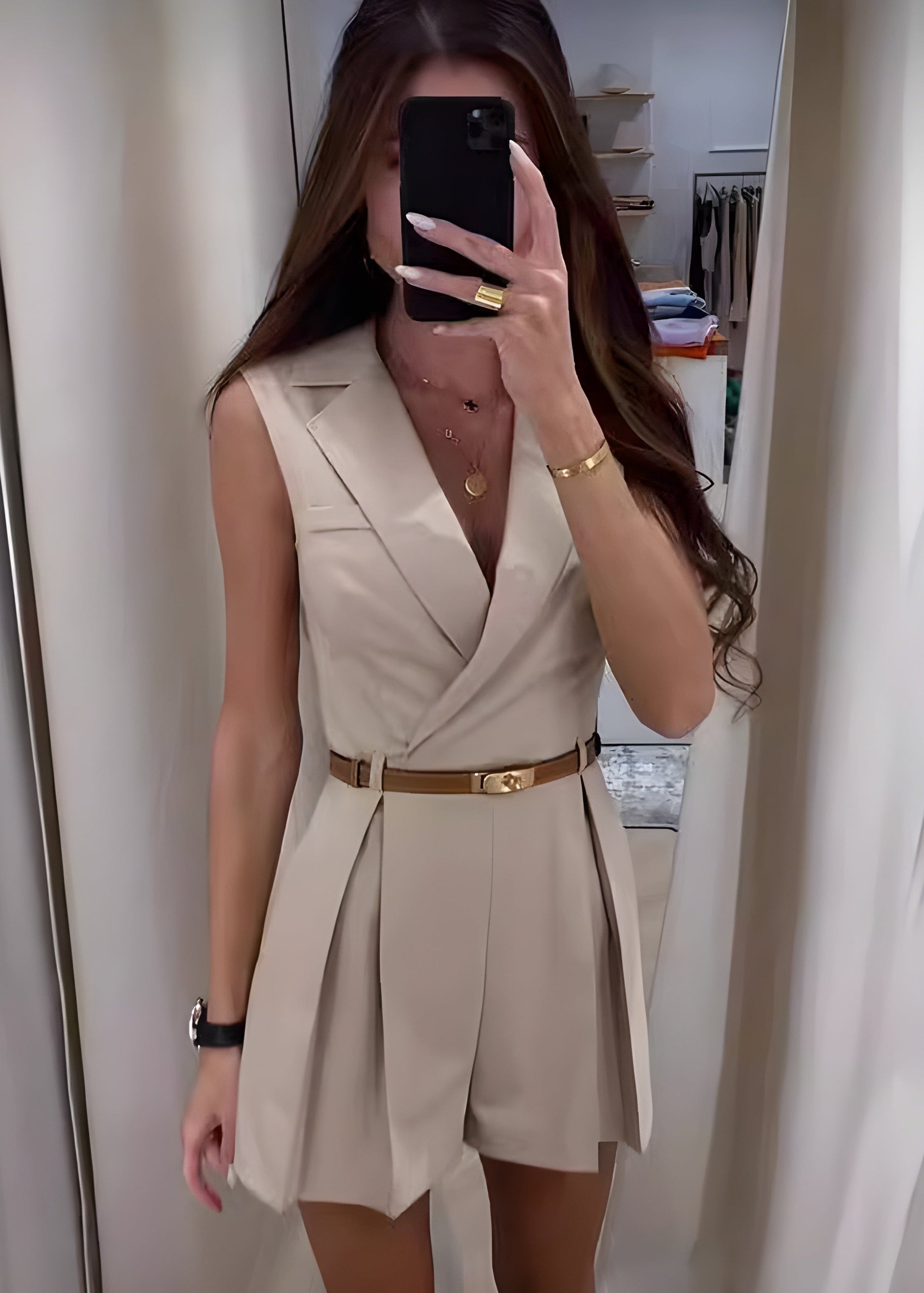 Ärmelloser Jumpsuit mit Wickeloptik für elegante Anlässe 2