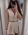 Ärmelloser Jumpsuit mit Wickeloptik für elegante Anlässe 2