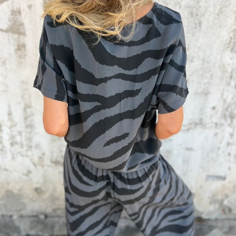 Auffälliges Zebra-Outfit für Mutige Tage 7