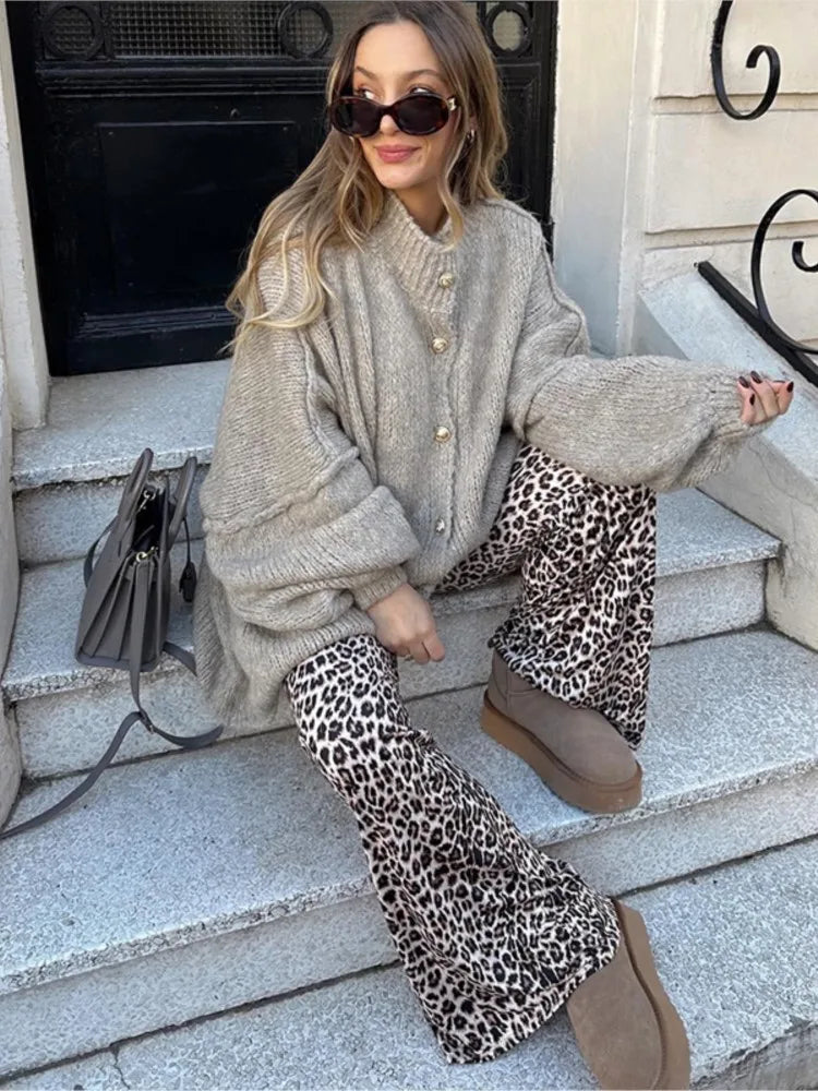 Bequeme Strickjacke mit Geripptem Ausschnitt 0