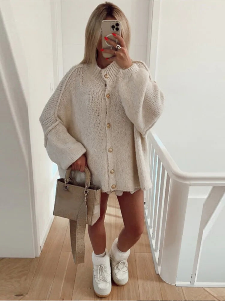 Bequeme Strickjacke mit Geripptem Ausschnitt 1