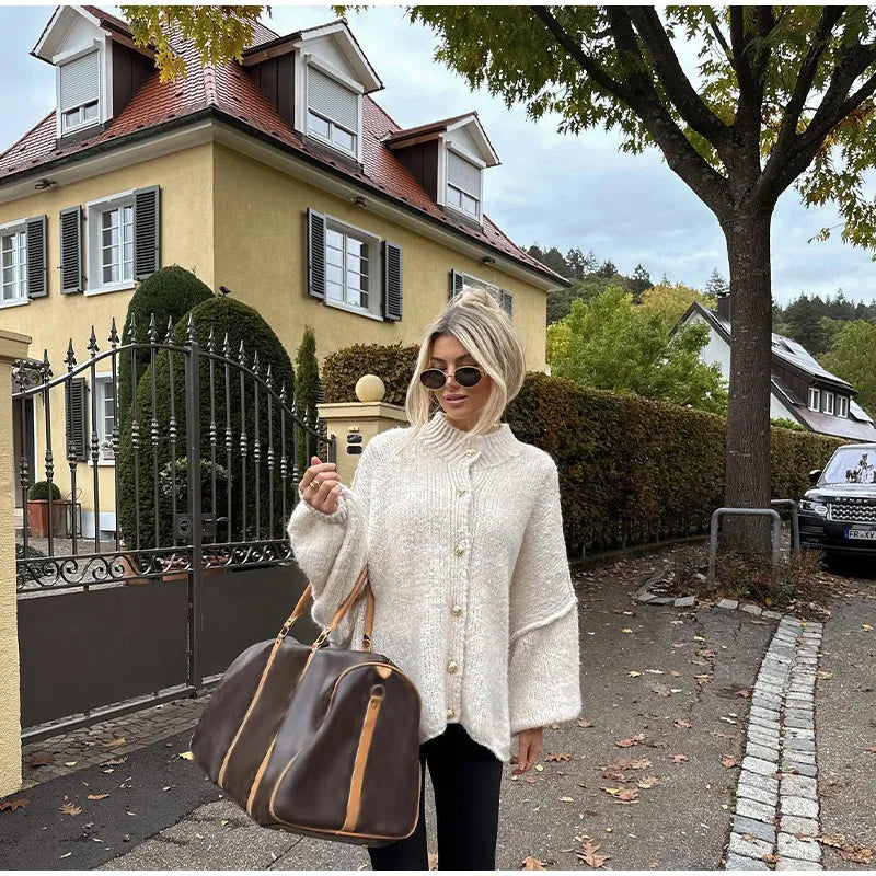 Bequeme Strickjacke mit Geripptem Ausschnitt 2
