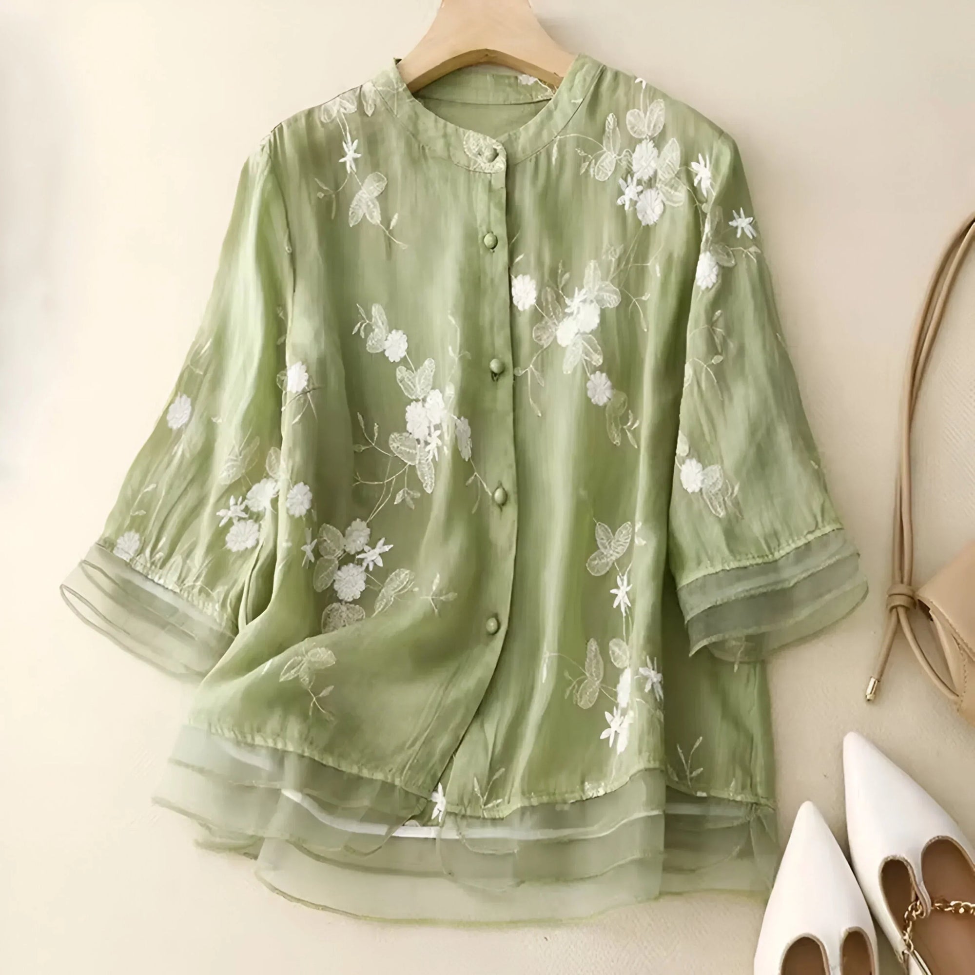 Bestickte Bluse mit klassischem Knopfdesign 10