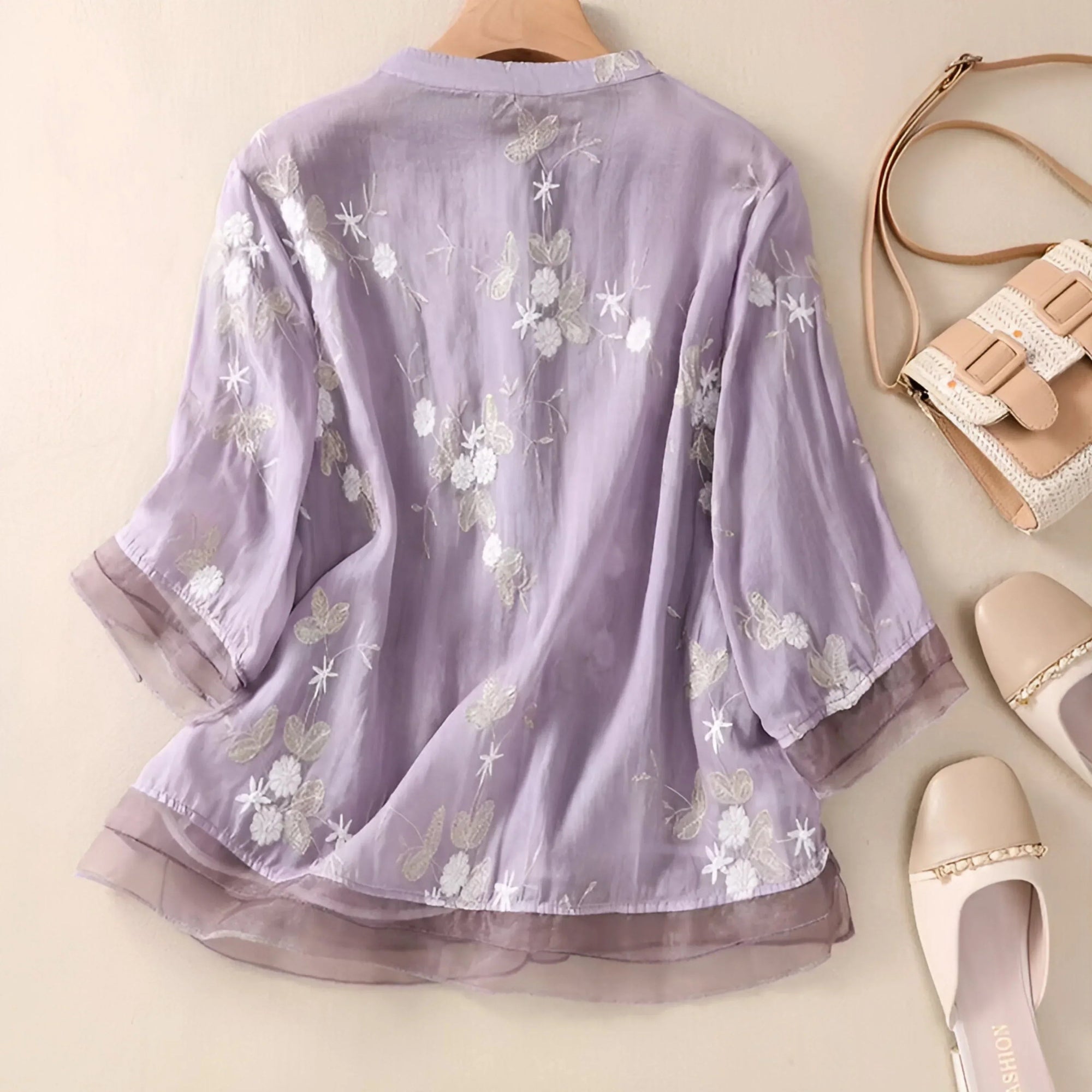 Bestickte Bluse mit klassischem Knopfdesign 2