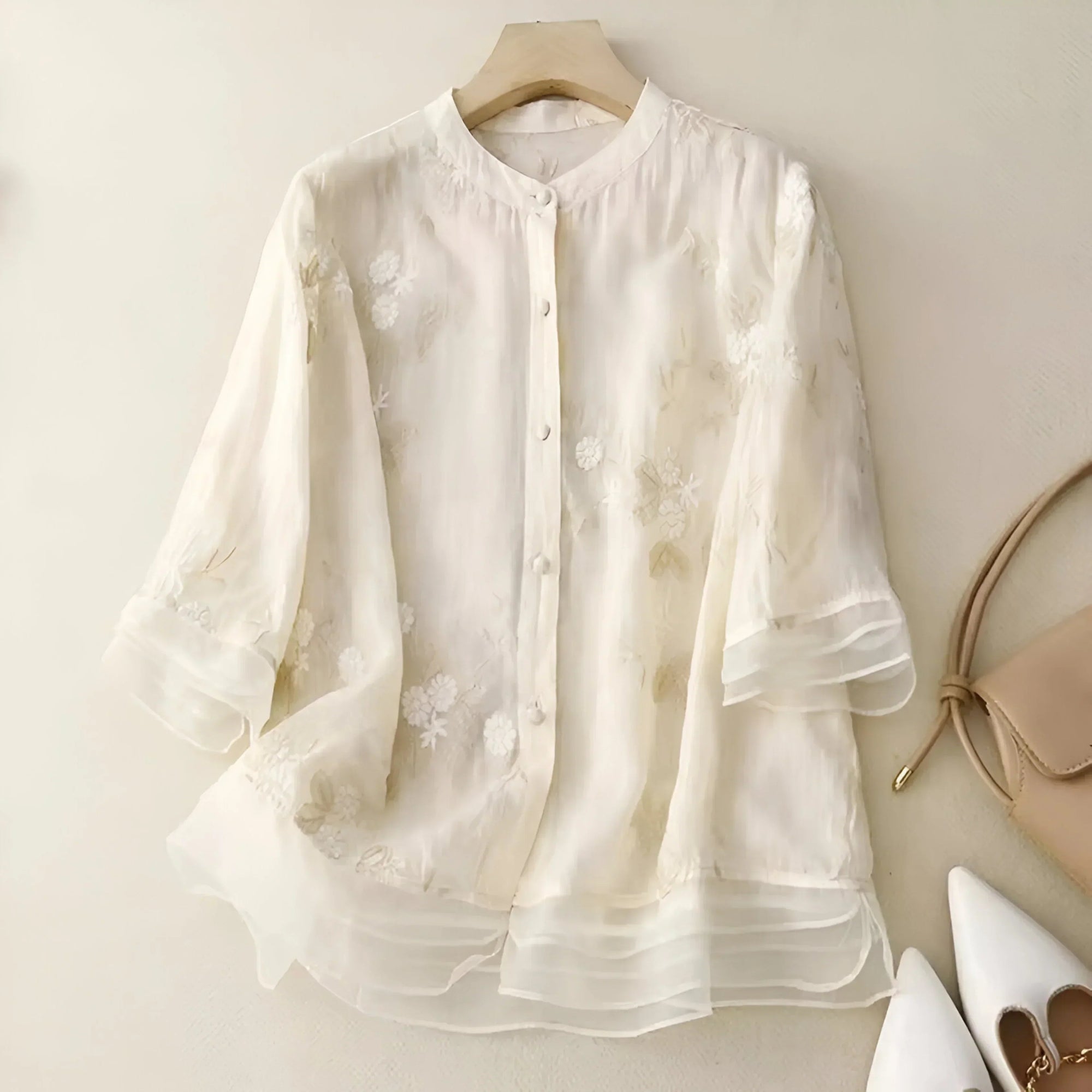 Bestickte Bluse mit klassischem Knopfdesign 5