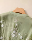 Bestickte Bluse mit klassischem Knopfdesign 7