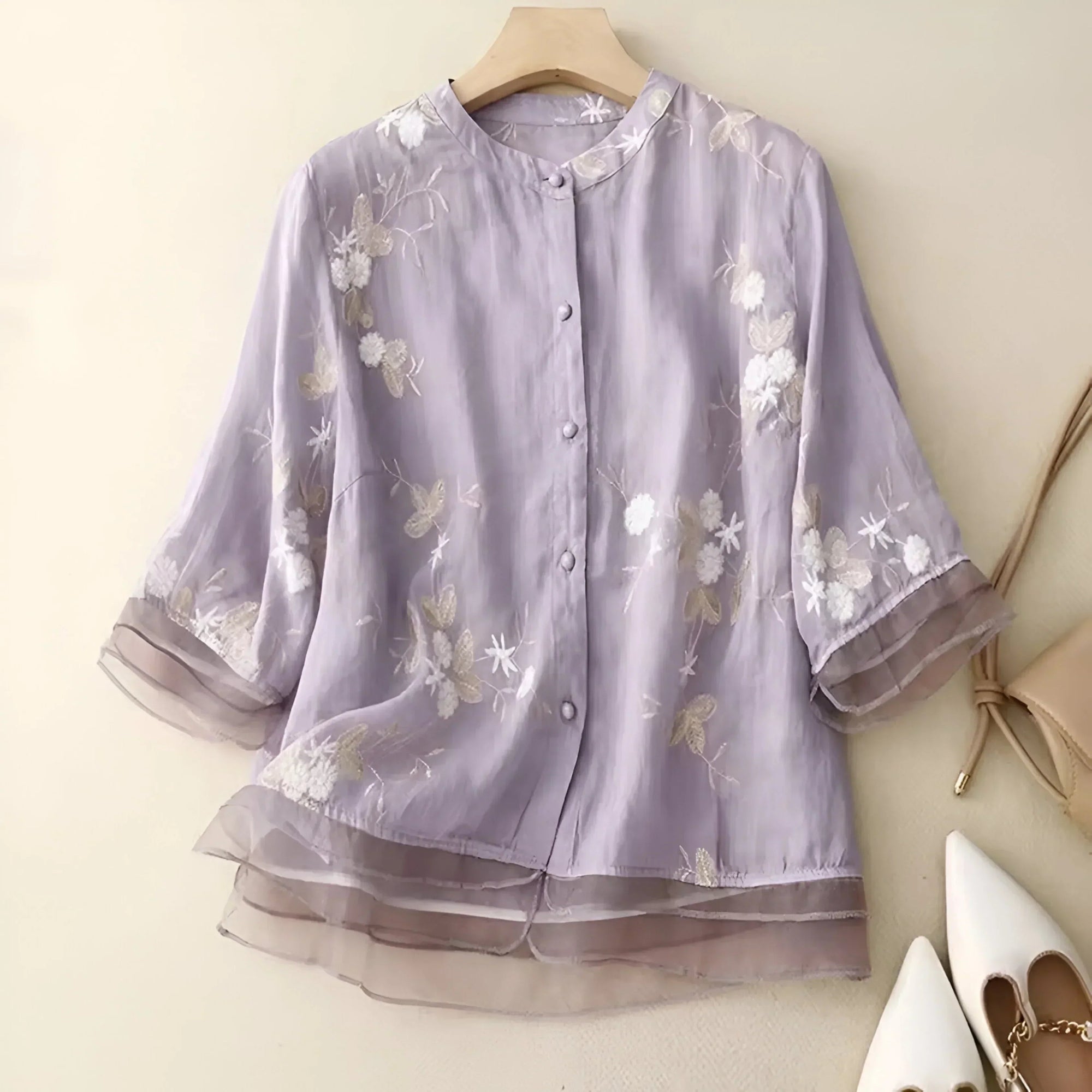 Bestickte Bluse mit klassischem Knopfdesign 8