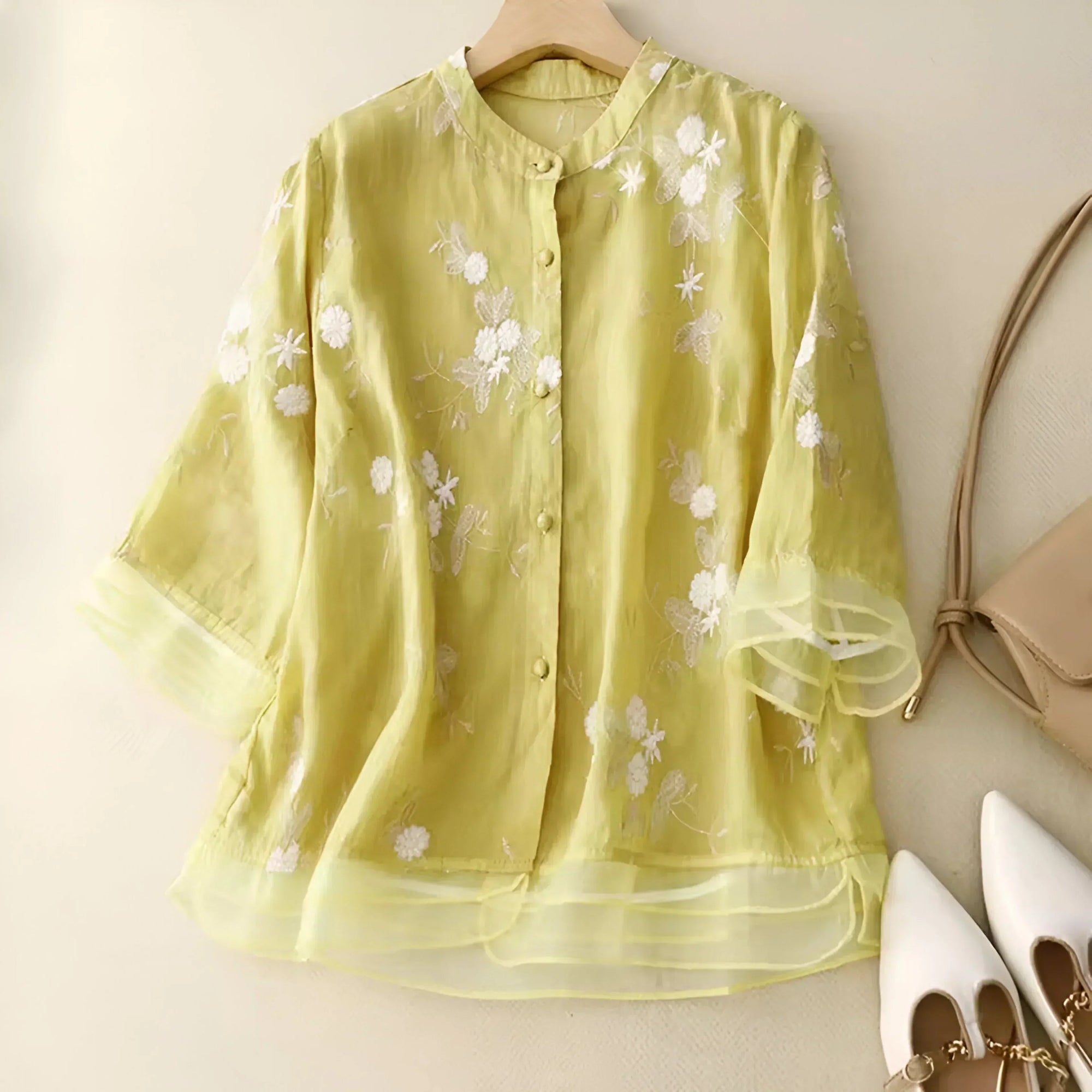 Bestickte Bluse mit klassischem Knopfdesign 9