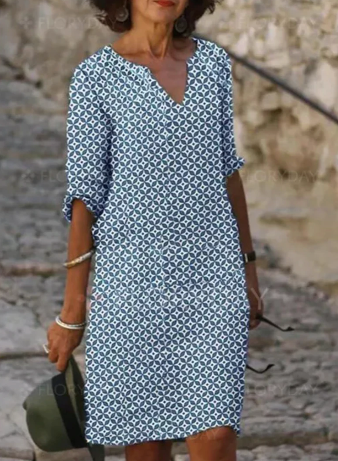 Damen Sommerkleid mit V-Ausschnitt und geometrischem Muster – Bequeme Passform für sonnige Tage 2