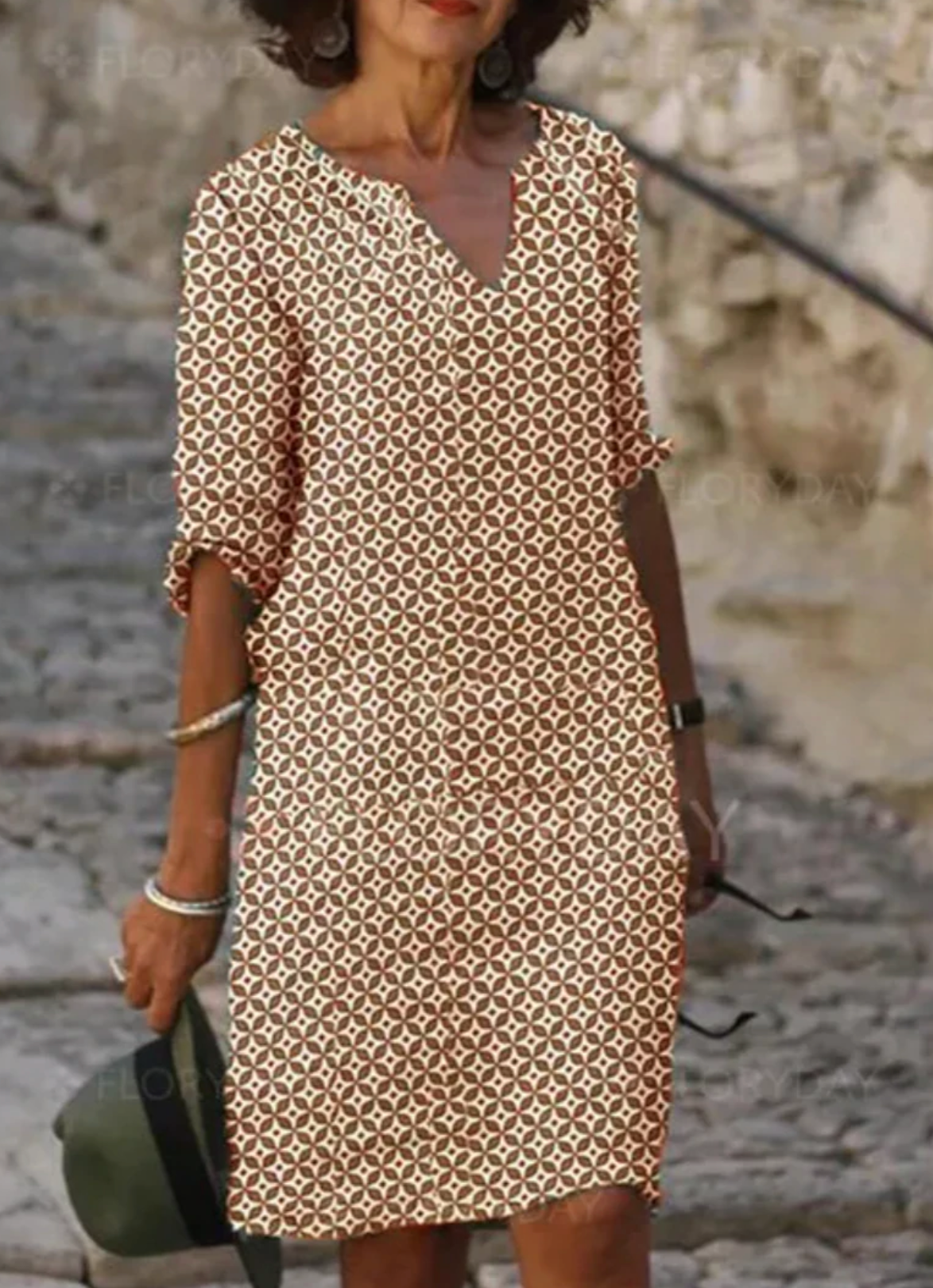Damen Sommerkleid mit V-Ausschnitt und geometrischem Muster – Bequeme Passform für sonnige Tage 3