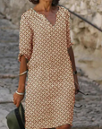 Damen Sommerkleid mit V-Ausschnitt und geometrischem Muster – Bequeme Passform für sonnige Tage 3