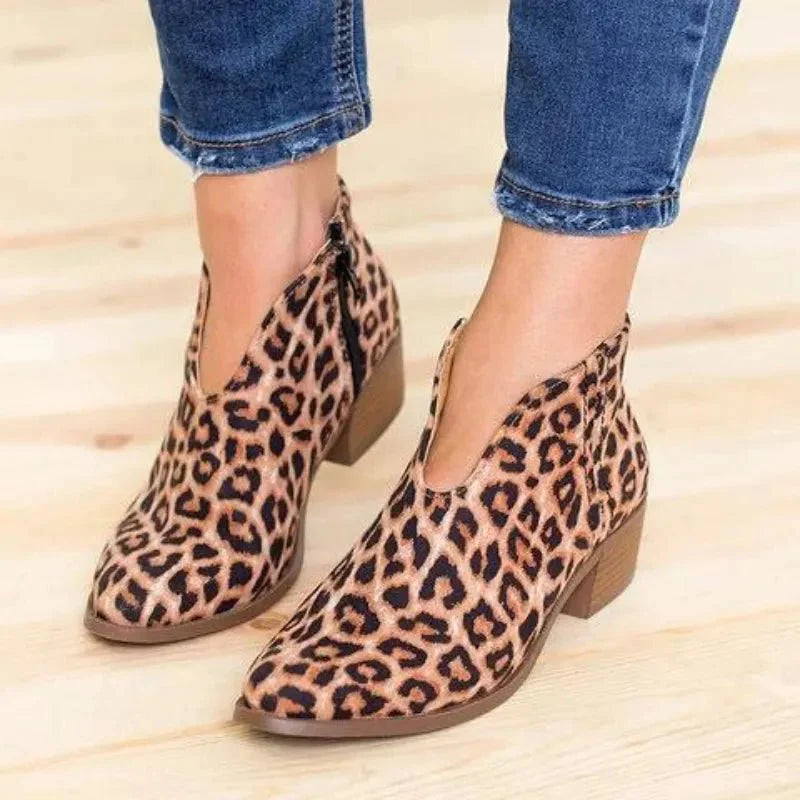 Elegante Stiefel mit verführerischem V-Ausschnitt 1