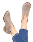 Elegante Stiefel mit verführerischem V-Ausschnitt 4
