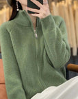 Elegante Strickjacke mit hohem Kragen 1