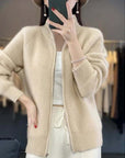 Elegante Strickjacke mit hohem Kragen 3