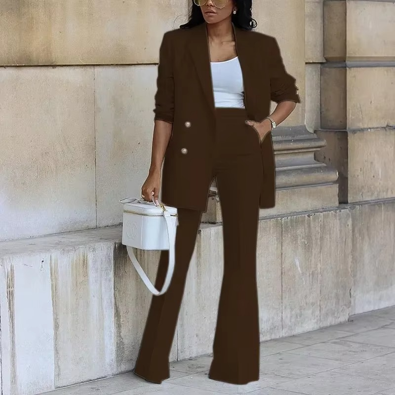 Eleganter Damenanzug mit Blazer und Ausgestellten Hosen für Festliche Anlässe 4