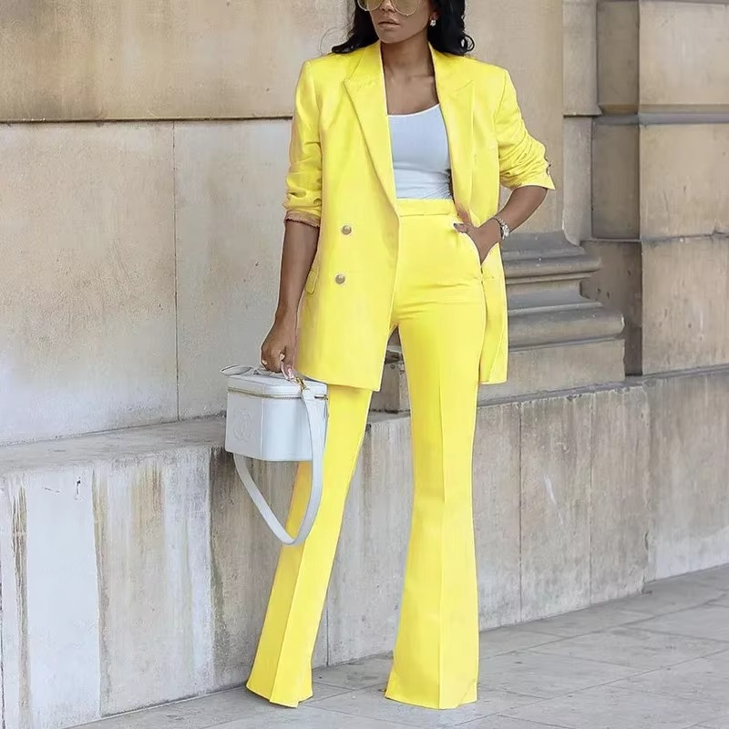 Eleganter Damenanzug mit Blazer und Ausgestellten Hosen für Festliche Anlässe 6