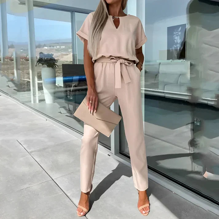 Eleganter Jumpsuit mit Taillengürtel für Anlässe 1