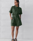 Eleganter Jumpsuit mit Taillengürtel für Sommernächte 2
