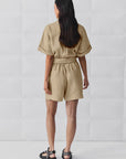 Eleganter Jumpsuit mit Taillengürtel für Sommernächte 6