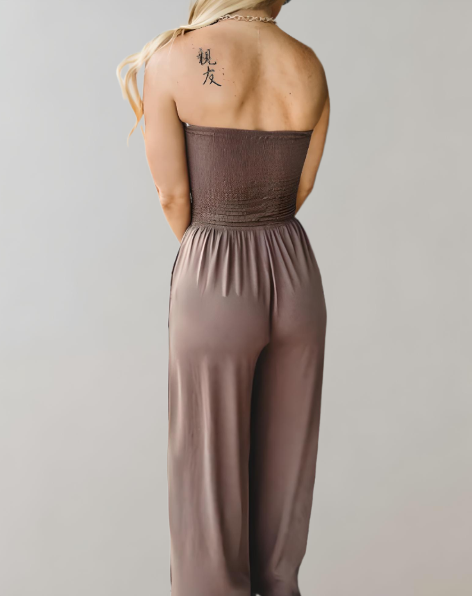 Eleganter Jumpsuit mit V-Ausschnitt für besondere Anlässe 2