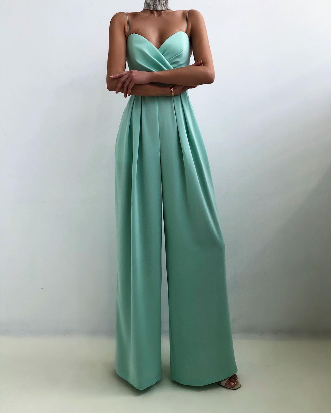 Eleganter Jumpsuit mit weitem Bein für besondere Anlässe 2