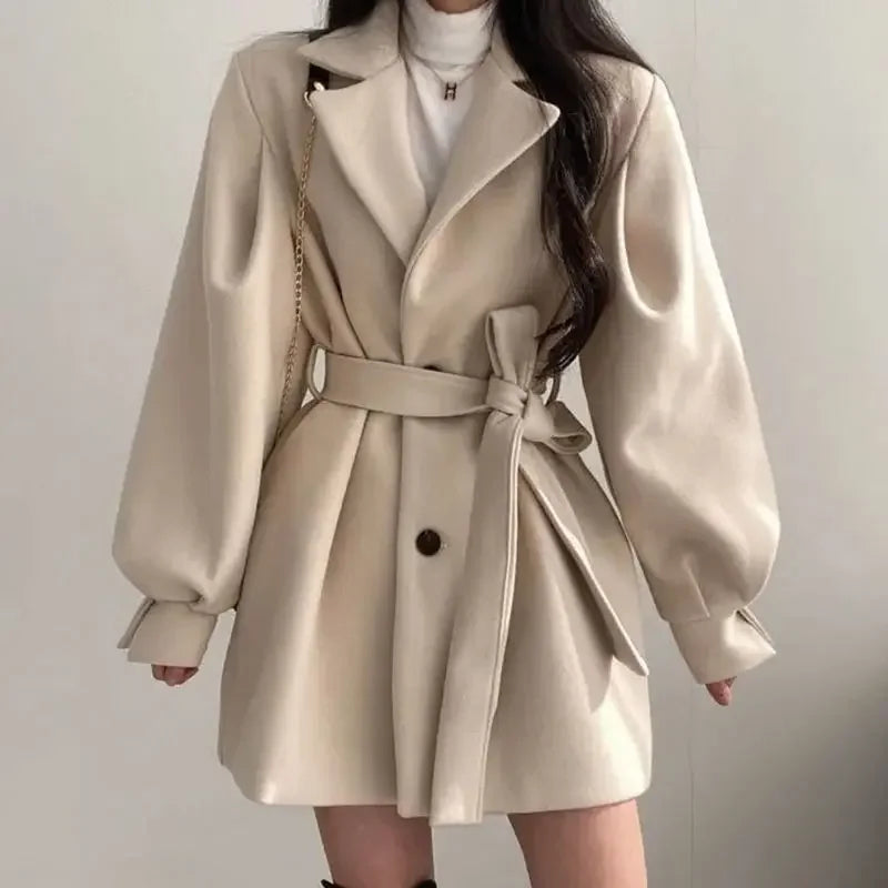 Eleganter Trenchcoat mit Gürtel für besondere Anlässe 1
