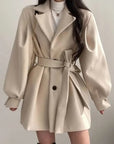 Eleganter Trenchcoat mit Gürtel für besondere Anlässe 1