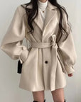 Eleganter Trenchcoat mit Gürtel für besondere Anlässe 2