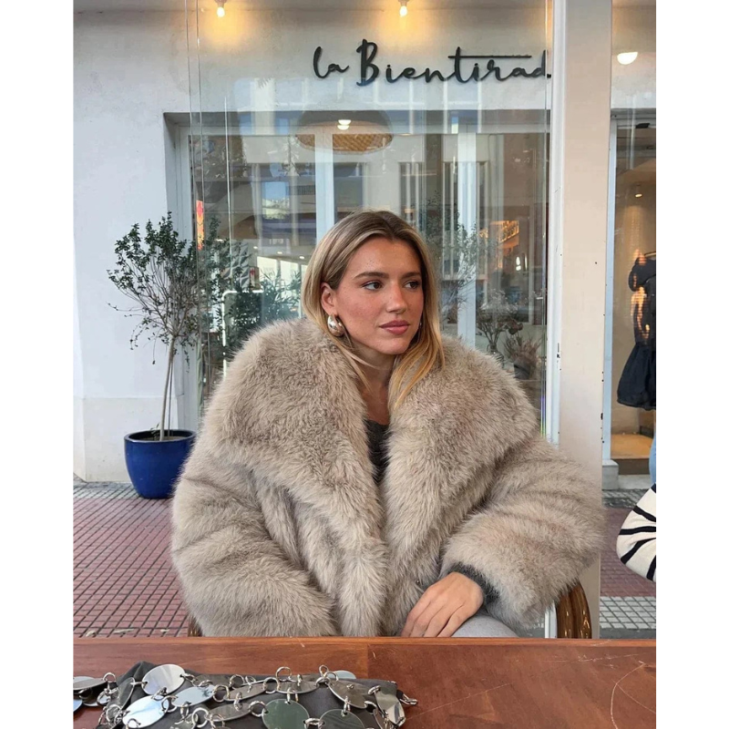 Eleganter Wintermantel mit luxuriöser Wärme 0
