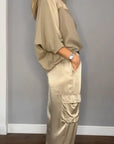 Eleganter Damen Zweiteiler aus Satin für Sommeranlässe – Stilvolles Hemd und maßgeschneiderte Hose 5