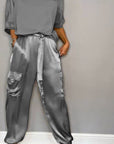 Eleganter Damen Zweiteiler aus Satin für Sommeranlässe – Stilvolles Hemd und maßgeschneiderte Hose 7