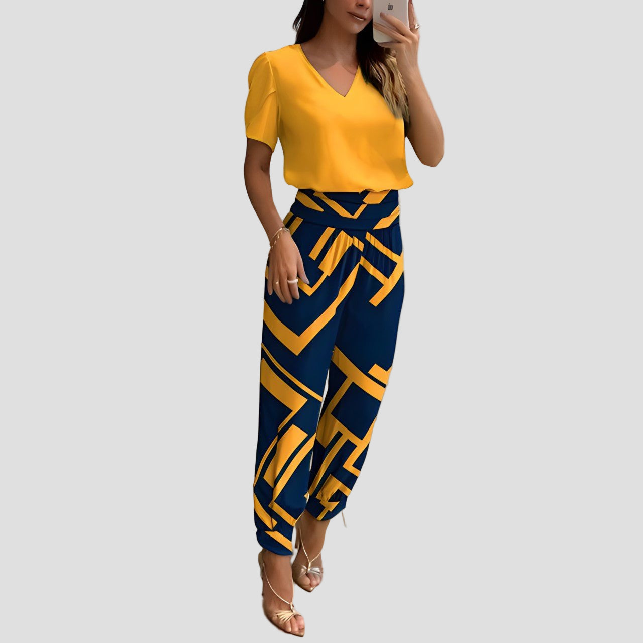 Elegantes Damen Outfit für besondere Anlässe 0