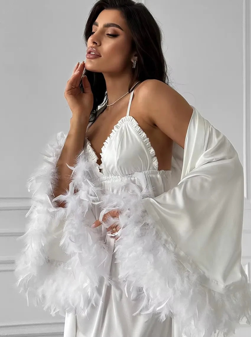 Elegantes Hochzeitskleid mit Zarten Federdetails 1