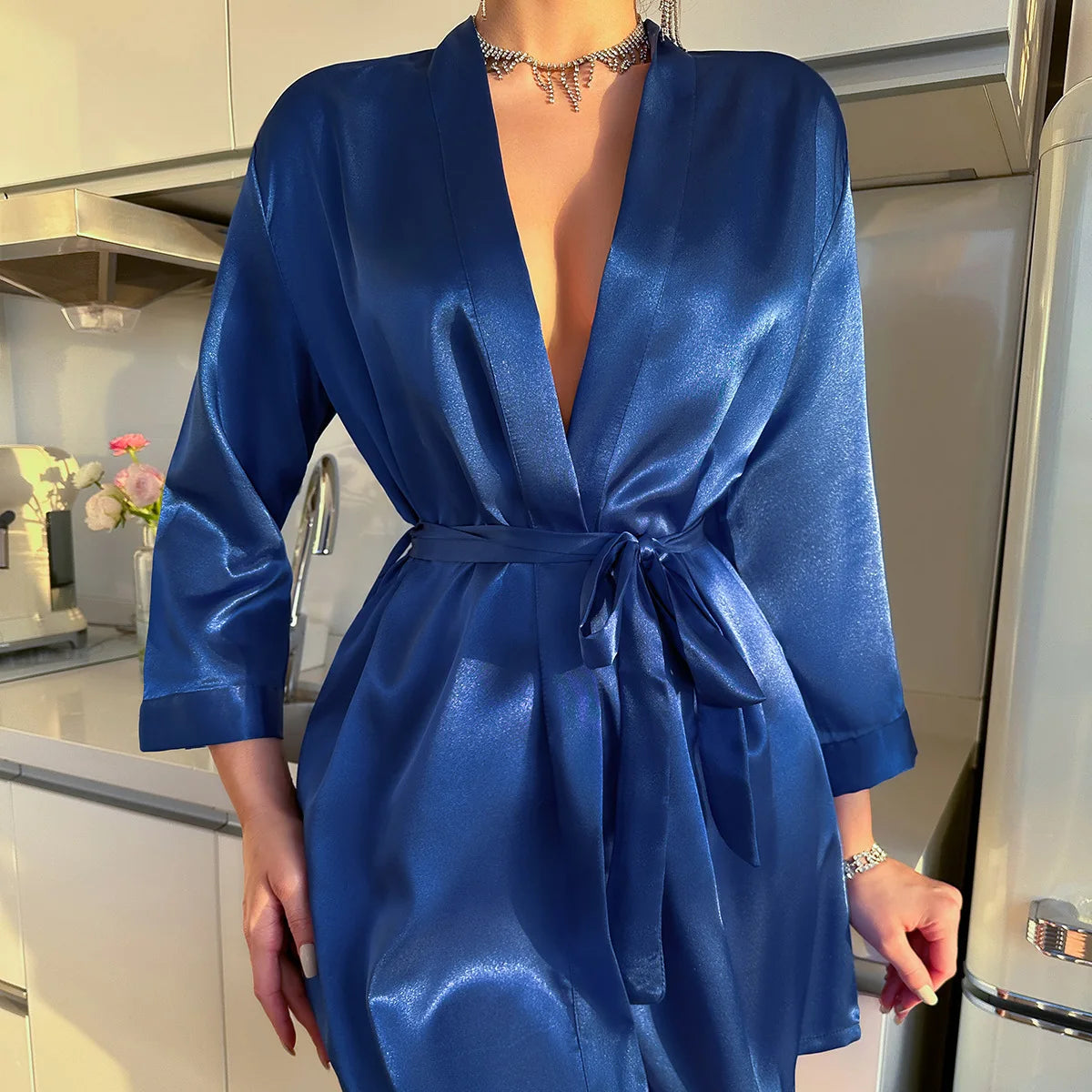 Elegantes Kurzkleid mit Gürtel für stilvolle Auftritte 4