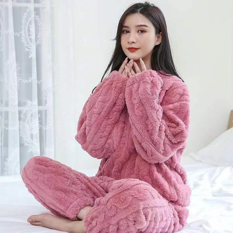 Elegantes Pyjama Set für entspannte Nächte 0
