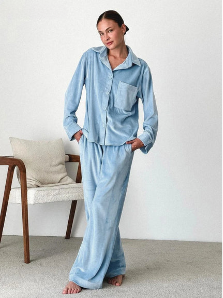Elegantes Pyjama Set für entspannte Nächte 0
