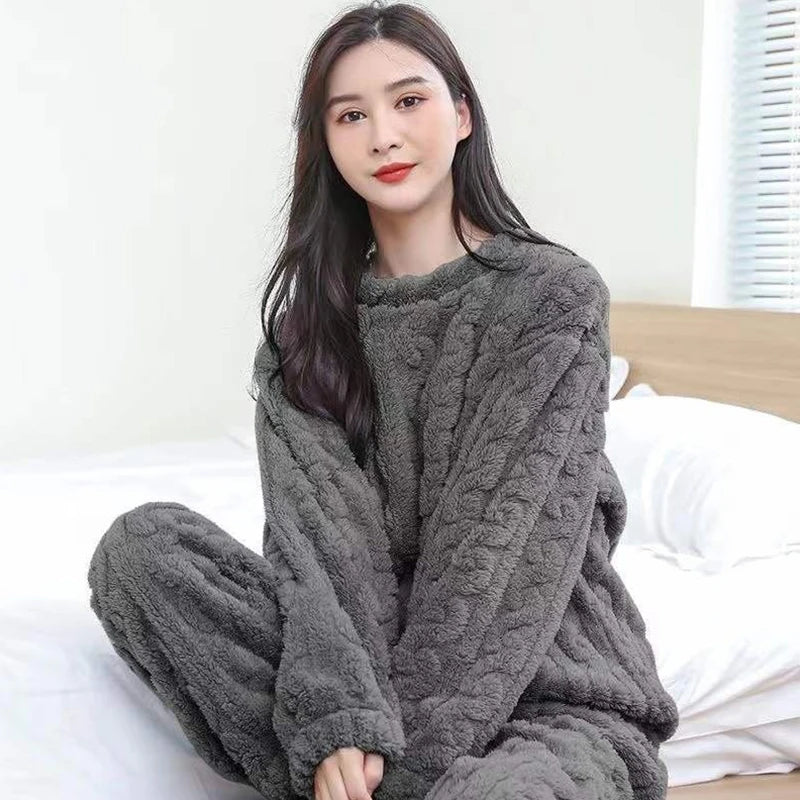 Elegantes Pyjama Set für entspannte Nächte 1