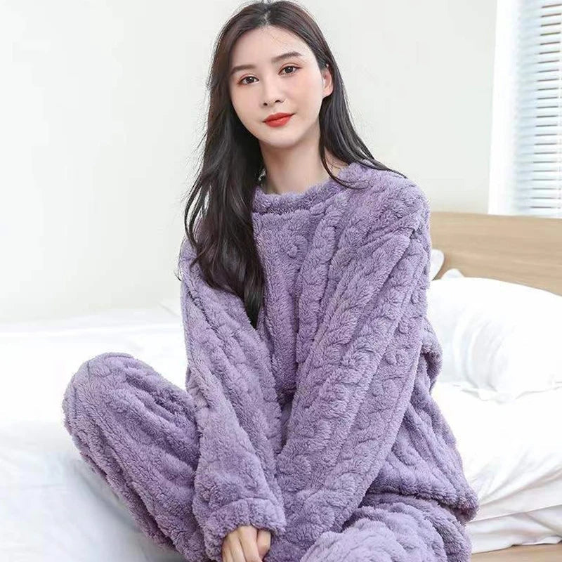 Elegantes Pyjama Set für entspannte Nächte 3
