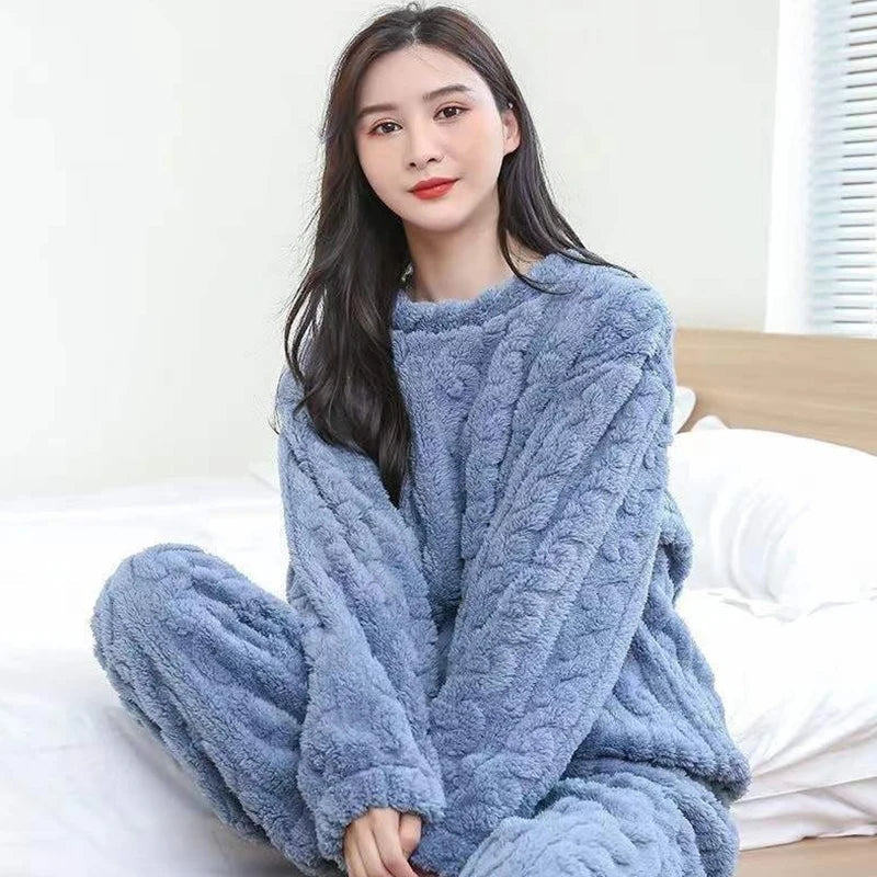 Elegantes Pyjama Set für entspannte Nächte 4