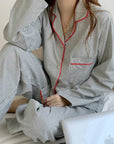 Elegantes Pyjama Set mit Gestreiftem Design 4