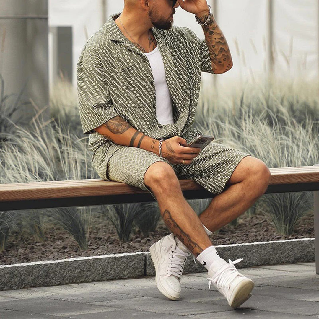 Elegantes Sommeroutfit mit fließendem Schnitt und weichem Material – Ideal für warme Tage 2