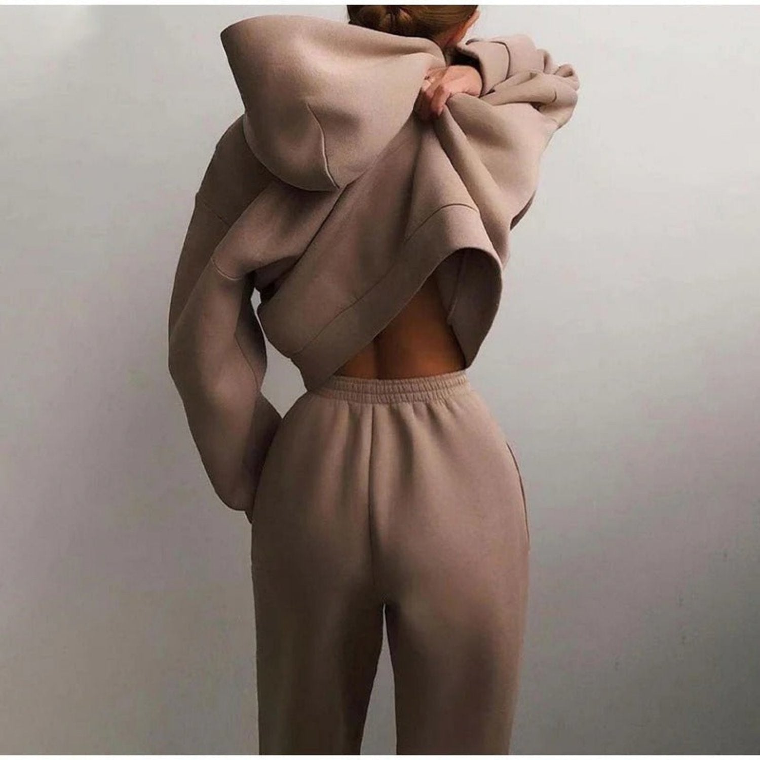 Elegantes Winterset mit Hoodie und Hose für stilvolle Gemütlichkeit 3