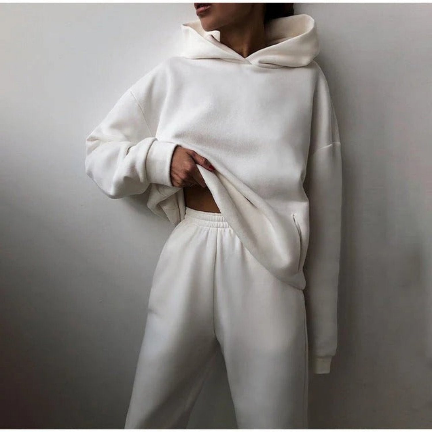 Elegantes Winterset mit Hoodie und Hose für stilvolle Gemütlichkeit 4