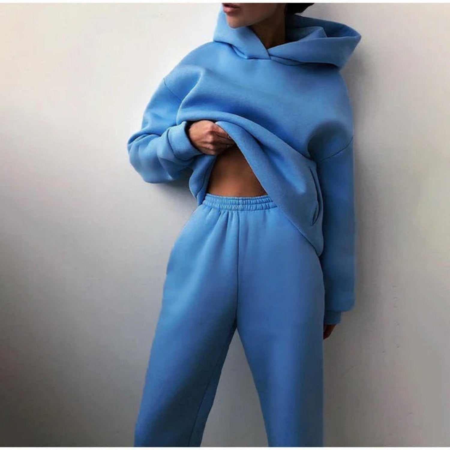 Elegantes Winterset mit Hoodie und Hose für stilvolle Gemütlichkeit 5